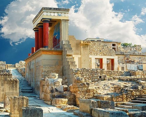 knossos palace in Heraklion Crete